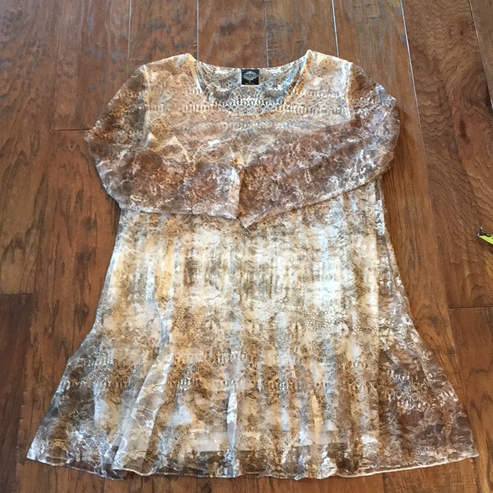 New without tags. Women’s top